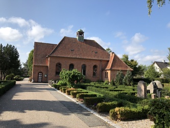 Nyhuse Kirkegård og kapel