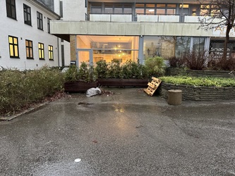 Bjerregaard Plastikkirurgisk Klinik -  Indgang via hovedindgangen