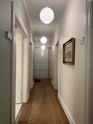 Bjerregaard Plastikkirurgisk Klinik -  Indgang via hovedindgangen