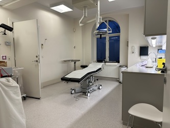 Bjerregaard Plastikkirurgisk Klinik -  Indgang via hovedindgangen