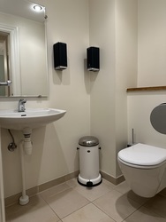 Bjerregaard Plastikkirurgisk Klinik -  Indgang via hovedindgangen