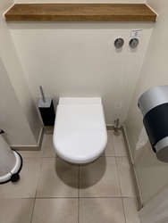 Bjerregaard Plastikkirurgisk Klinik -  Indgang via hovedindgangen