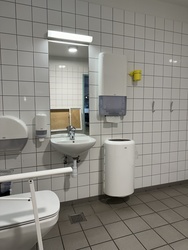 Billund Lufthavn - Afrejse - Toilet ved Gate 8-10/WHSmith