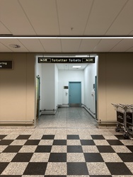 Billund Lufthavn - Ankomst - Toilet ved bagagebånd 4