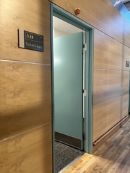 Billund Lufthavn - Cafeer og Lounges - Toilet ved cafeerne