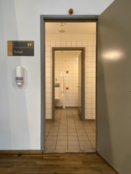 Billund Lufthavn - I forhallen - Toilet på 1. sal