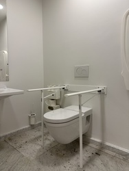 Kunsten - Toilet i stueplan ved receptionen