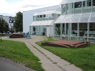 Gentofte Hovedbibliotek - indgang fra Øregårds Alle