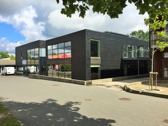 Lyngholmskolen - 1. Hovedbygning: Udskoling, administration, kantine og bibliotek