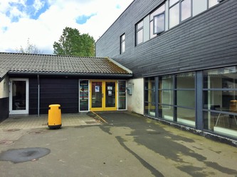 Lyngholmskolen - 1. Hovedbygning: Udskoling, administration, kantine og bibliotek