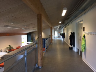 Lyngholmskolen - 1. Hovedbygning: Udskoling, administration, kantine og bibliotek