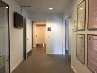 Lyngholmskolen - 1. Hovedbygning: Udskoling, administration, kantine og bibliotek