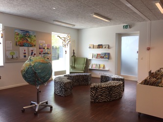 Lyngholmskolen - 1. Hovedbygning: Udskoling, administration, kantine og bibliotek