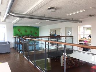 Lyngholmskolen - 1. Hovedbygning: Udskoling, administration, kantine og bibliotek