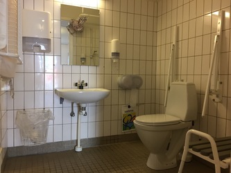 Danhostel - Udsigten Faxe - Hovedbygning - Handicaptoilet i forhal