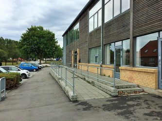 Hvalsø Hallerne - 2. Hal 2 via hovedindgangen