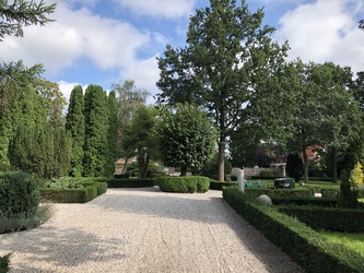 Nyhuse kirkegård