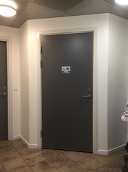 Hvalsø Hallerne - 8. Handicaptoilet i stueplan efter Indgang 1