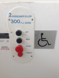 Gentofte Hovedbibliotek - indgang fra Øregårds Alle