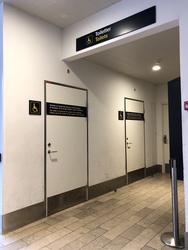 Copenhagen Airport - Terminal 2 - Toilets next to meeting point