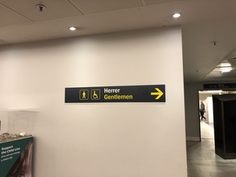 Copenhagen Airport - Toilets (after security) - in Terminal 2 at the shops