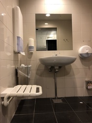 Copenhagen Airport - Toilets (after security) - in Terminal 2 at the shops