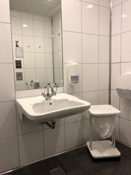 Copenhagen Airport - Toilets (after security) - next to Aamanns Cafe