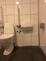 Copenhagen Airport - Toilets (after security) in Terminal 3 - next to Lagkagehuset