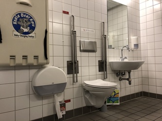 Copenhagen Airport - Toilets (after security) - at Gate D101
