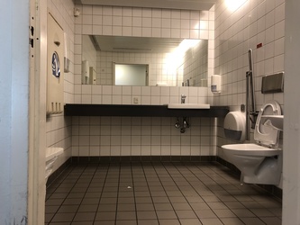 Copenhagen Airport - Toilets (after security) - at Gate D1