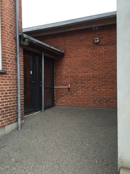 Hvalsø Skole - 3. Alléhuset - Indgang fra skolegården