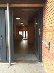 Hvalsø Skole - 3. Alléhuset - Indgang fra skolegården