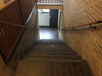 Hvalsø Skole - 3. Alléhuset - Indgang fra skolegården