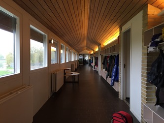 Hvalsø Skole - 3. Alléhuset - Indgang fra skolegården