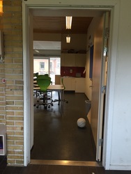 Hvalsø Skole - 3. Alléhuset - Indgang fra skolegården
