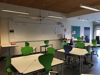 Hvalsø Skole - 3. Alléhuset - Indgang fra skolegården