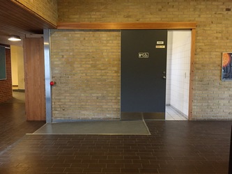 Hvalsø Skole - 3. Alléhuset - Indgang fra skolegården