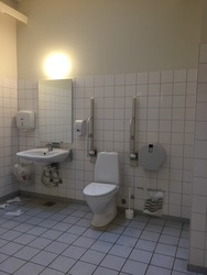 Hvalsø Skole - 3. Alléhuset - Indgang fra skolegården