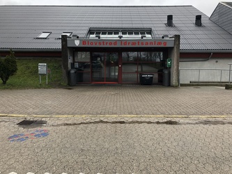 Blovstrød Idrætsanlæg - 1. Hal via hovedindgang