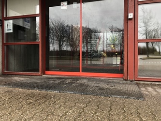 Blovstrød Idrætsanlæg - 1. Hal via hovedindgang