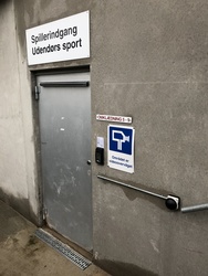 Blovstrød Idrætsanlæg - 2. Hal via alternativ rampeindgang