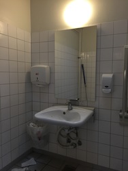 Hvalsø Skole - 3. Alléhuset - Indgang fra skolegården