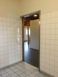 Hvalsø Skole - 3. Alléhuset - Indgang fra skolegården