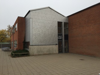 Hvalsø Skole - 4. Alléhuset - Indgangen fra Skolevej