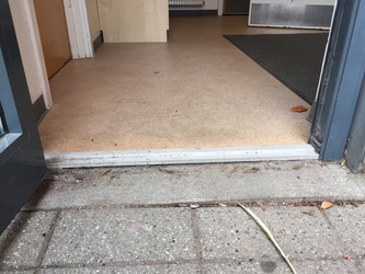 Hvalsø Skole - 4. Alléhuset - Indgangen fra Skolevej