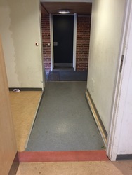 Hvalsø Skole - 4. Alléhuset - Indgangen fra Skolevej