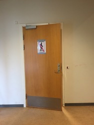 Hvalsø Skole - 4. Alléhuset - Indgangen fra Skolevej