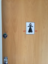 Hvalsø Skole - 4. Alléhuset - Indgangen fra Skolevej