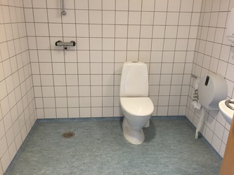 Hvalsø Skole - 4. Alléhuset - Indgangen fra Skolevej
