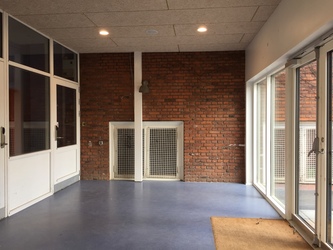 Nordvangskolen - 5. Alternativ indgang til hovedbygningen fra skolens bagside